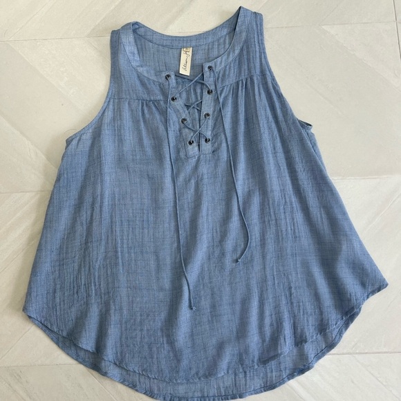 Allison Joy Light blue sleeveless blouse top size medium - Picture 2 of 6